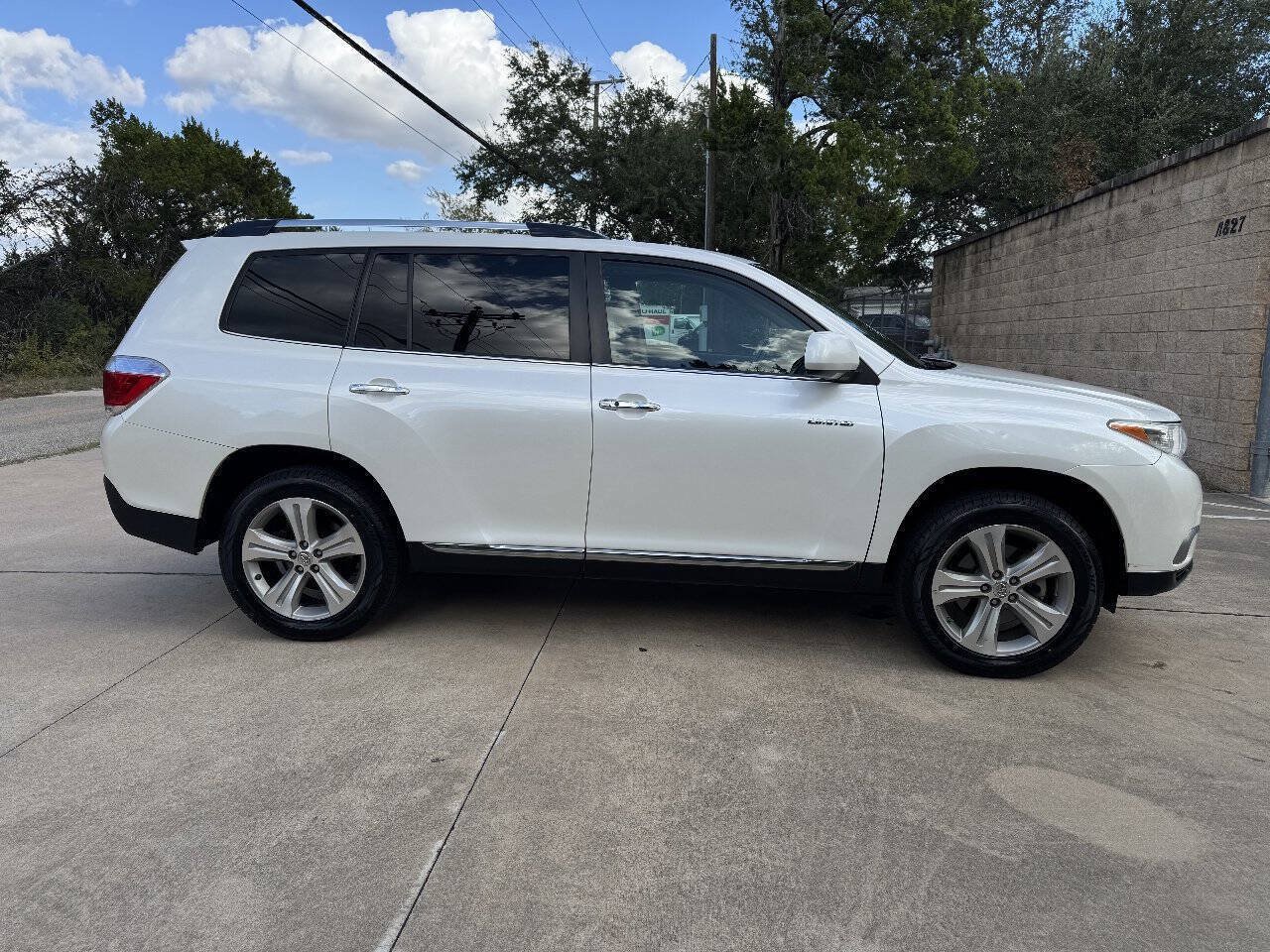 Used 2013 Toyota Highlander Limited AWD/4WD image 17