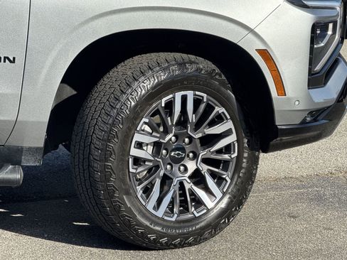 Used 2025 Chevrolet Suburban Z71 w/ Z71 Off-Road Package image 12