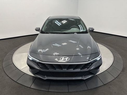 Certified 2025 Hyundai Elantra Hybrid FWD image 3