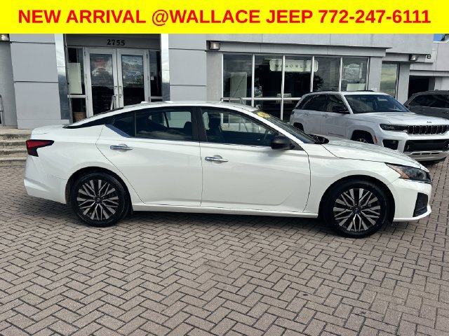 Used 2025 Nissan Altima 2.5 SV FWD image 6
