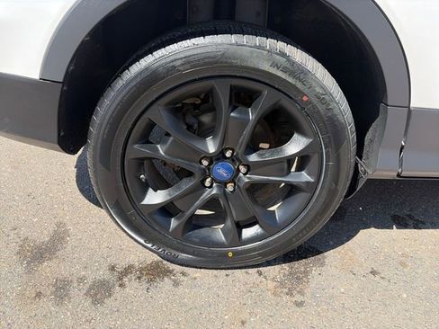 Used 2016 Ford Escape Titanium w/ Equipment Group 301A AWD/4WD image 17