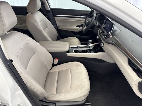 Used 2023 Nissan Altima 2.5 SV image 12