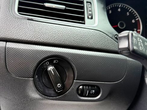 Used 2014 Volkswagen Jetta SE FWD image 17