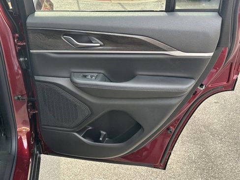 New 2025 Jeep Grand Cherokee Limited image 18