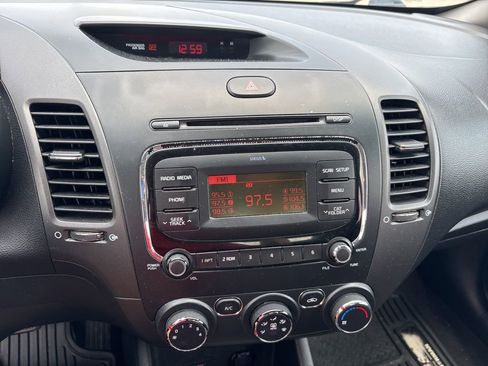 Used 2017 Kia Forte LX image 15