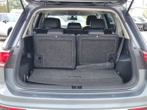 Used 2021 Volkswagen Tiguan SE FWD image 17
