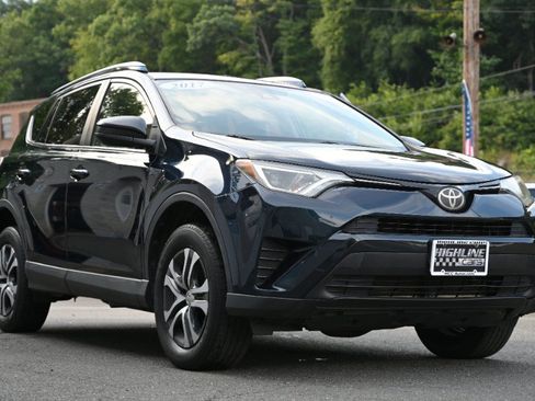 Used 2017 Toyota RAV4 LE w/ Carpet Mat Package AWD/4WD image 7