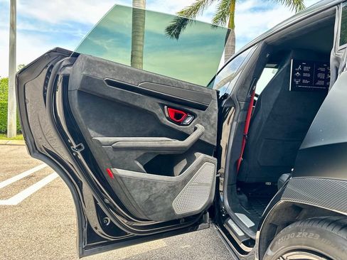Used 2024 Lamborghini Urus Performante AWD/4WD image 20