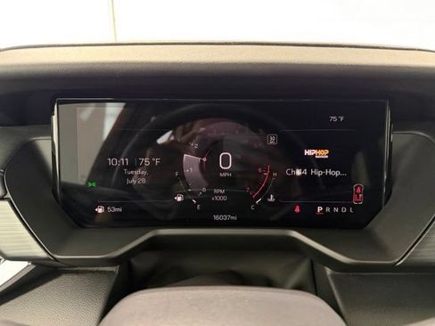 Used 2026 GMC Acadia Elevation w/ Elevation Premium Package FWD image 15