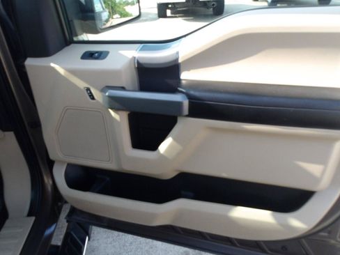 Used 2015 Ford F150 XLT w/ Equipment Group 301A Mid RWD image 9