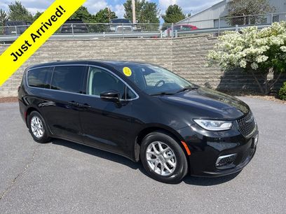 Used 2023 Chrysler Pacifica Touring-L