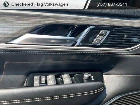 Used 2024 Jeep Wagoneer Series II w/ Flexible Seating Group AWD/4WD image 13