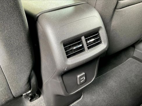 Used 2023 Chevrolet Equinox LT image 10