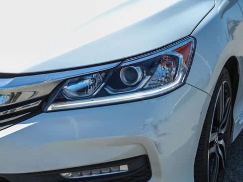 Used 2017 Honda Accord Sport image 5