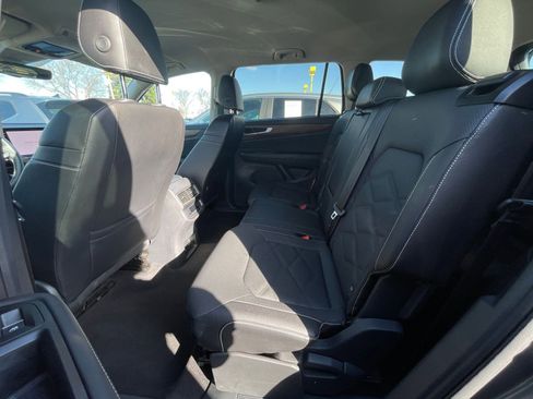Used 2025 Volkswagen Atlas SE image 28