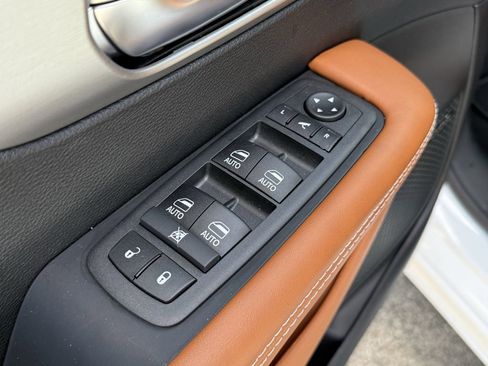 New 2026 Chrysler Pacifica Pinnacle image 11