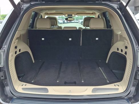 Used 2017 Jeep Grand Cherokee Limited AWD/4WD image 29