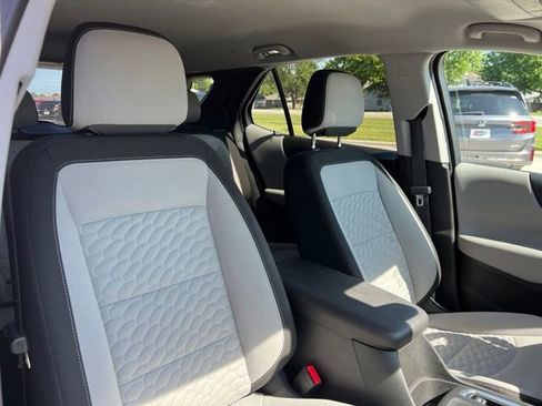 Used 2020 Chevrolet Equinox LT w/ Driver Convenience Package AWD/4WD image 8