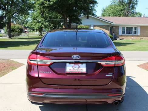 Used 2017 Ford Fusion SE w/ Fusion SE Technology Package FWD image 8