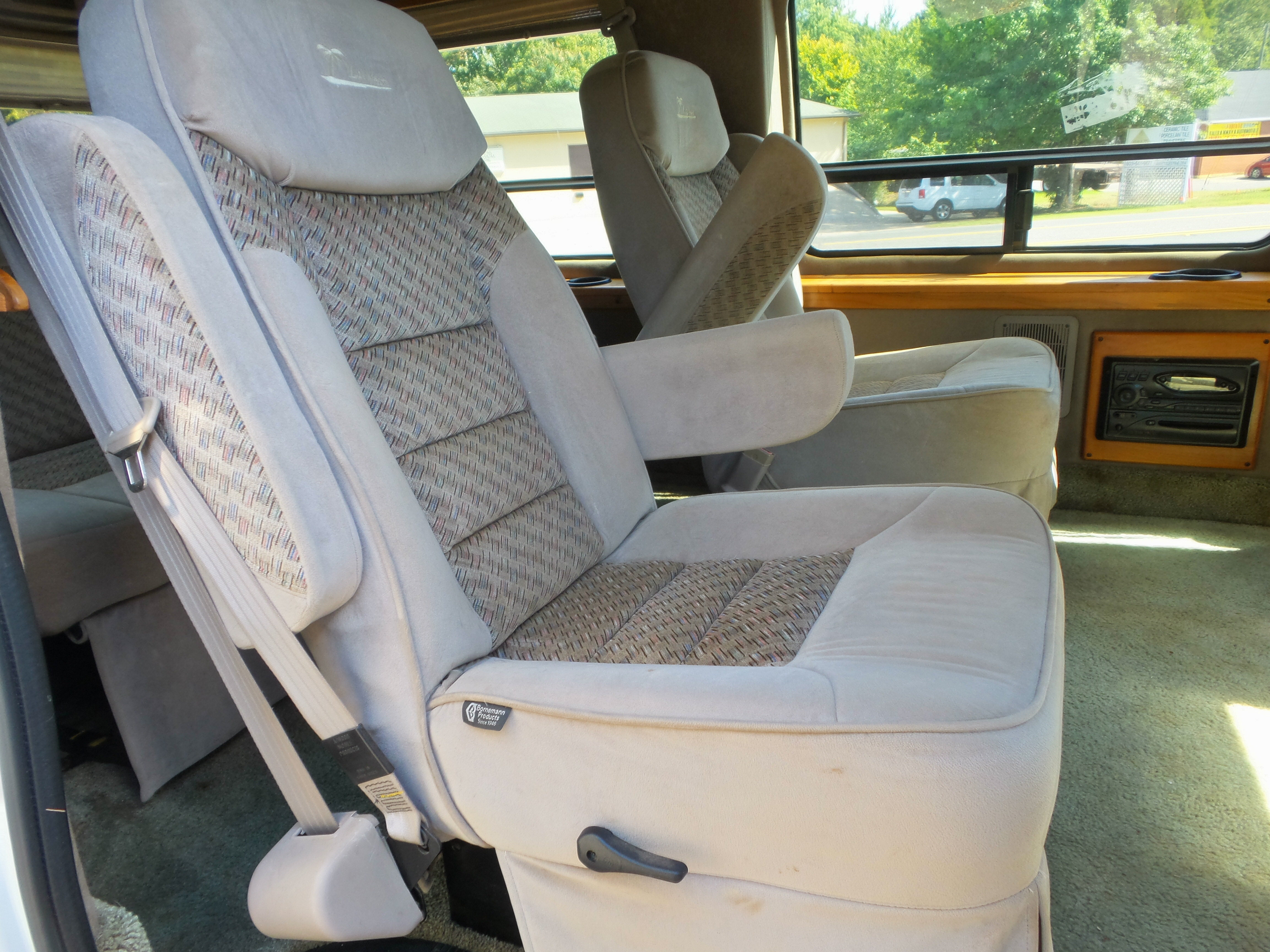 Used 2000 Ford E-150 and Econoline 150 RWD image 11