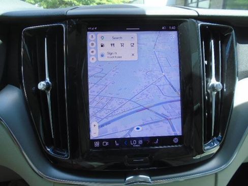 Used 2023 Volvo XC60 B5 Core AWD/4WD image 13
