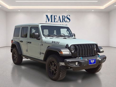 Used 2023 Jeep Wrangler Unlimited w/ Sun & Screen Package AWD/4WD image 7