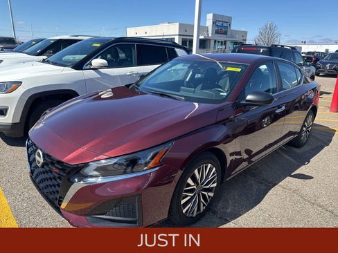 Used 2025 Nissan Altima 2.5 SV image 3