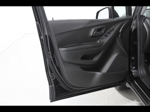 Certified 2022 Chevrolet Trax LT w/ Premium Seat Package image 4