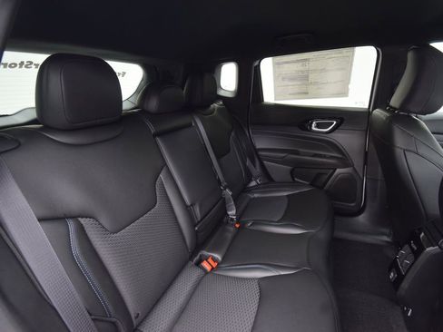 New 2026 Jeep Compass Latitude image 17