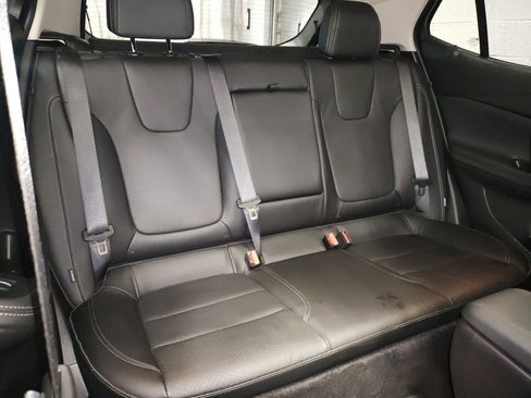 Used 2022 Buick Encore GX Essence w/ Experience Buick Package image 11