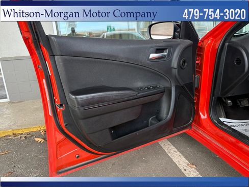Used 2018 Dodge Charger SXT w/ Blacktop Package image 11