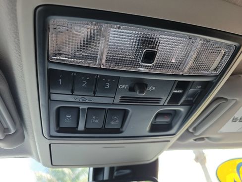 Used 2022 Toyota 4Runner Limited AWD/4WD image 21