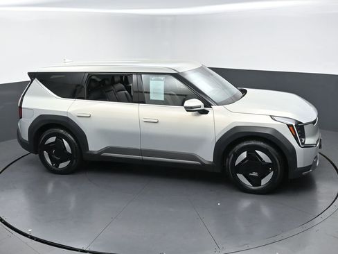 Used 2024 Kia EV9 Light RWD image 46
