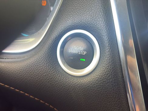Used 2019 Chevrolet Traverse LT FWD image 16