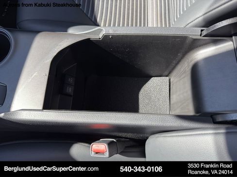 Used 2022 Toyota Camry SE image 25