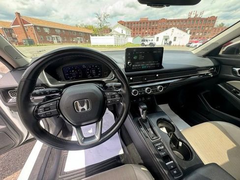 Used 2022 Honda Civic Touring image 16