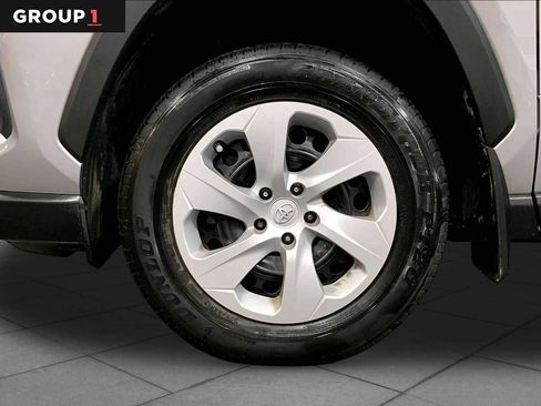 Used 2023 Toyota RAV4 LE AWD/4WD image 11