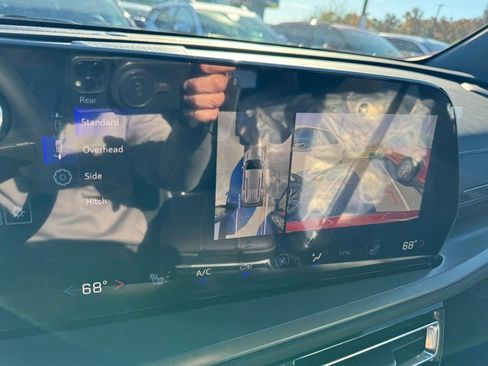 New 2026 Chevrolet Traverse LT image 16