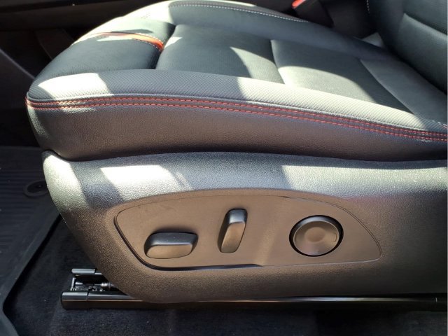 Used 2025 Chevrolet Traverse RS w/ LPO, Floor Liner Package AWD/4WD image 16