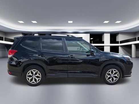 Used 2024 Subaru Forester Premium AWD/4WD image 3