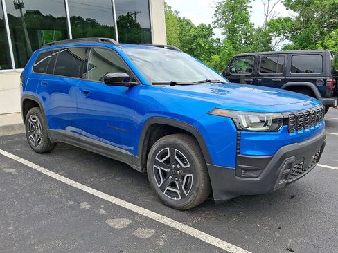 New 2026 Jeep Cherokee Laredo AWD/4WD image 2