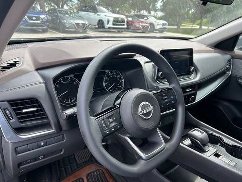 Certified 2023 Nissan Rogue SV FWD image 23
