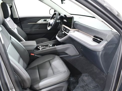 New 2025 Ford Explorer Active w/ Active Comfort Package image 10