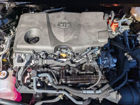 Used 2025 Toyota Camry SE image 35