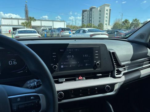 Used 2025 Kia Sportage LX image 20