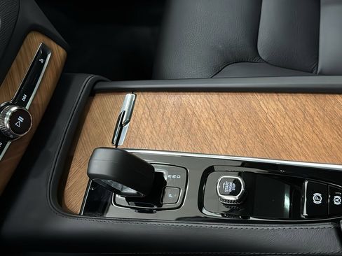 Used 2023 Volvo XC90 B5 Plus w/ Protection Package Premier image 19