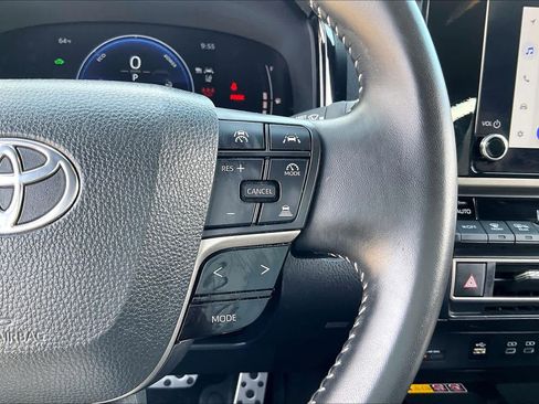 Used 2025 Toyota Camry SE image 25