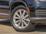 Used 2015 Volkswagen Tiguan SE image 2