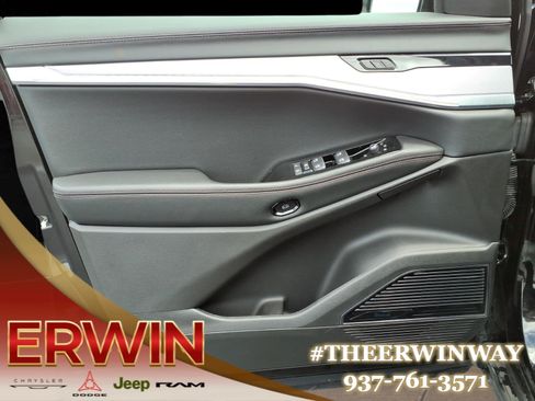 Used 2024 Jeep Wagoneer Launch Edition AWD/4WD image 10