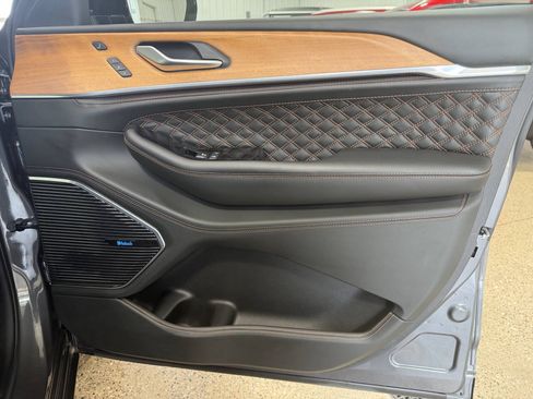 Used 2023 Jeep Grand Cherokee L Summit AWD/4WD image 40